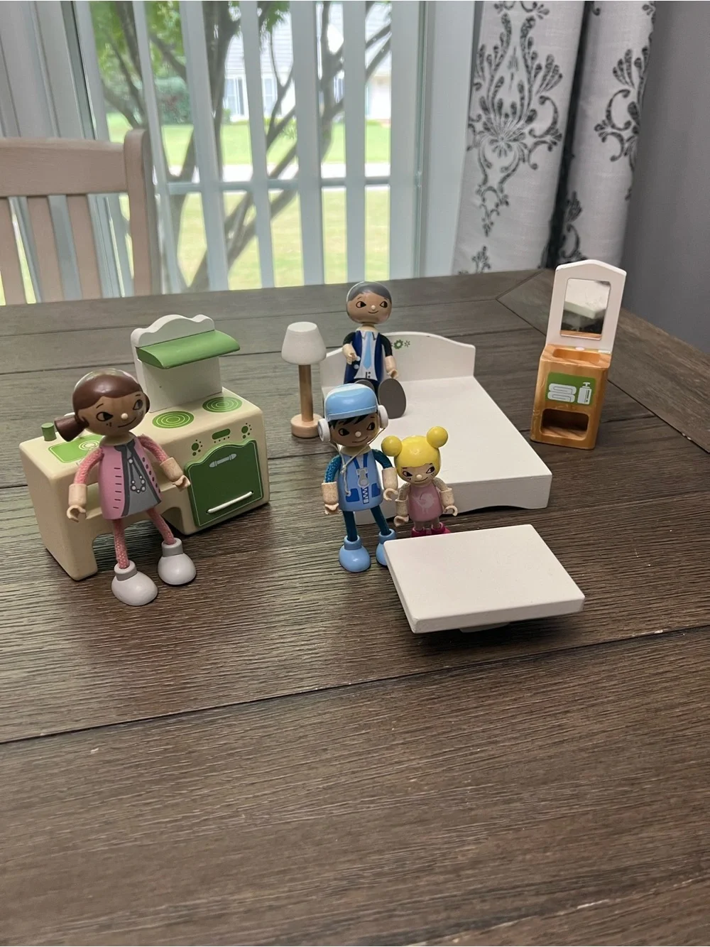 ❗️FINAL❗️Pottery Barn Kids Dollhouse People/Furniture